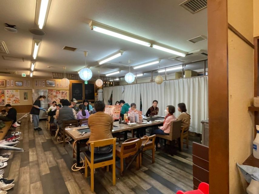 Osaka: Local Foodie Tour in Dotonbori and Shinsekai - A 1.2-meter alley with art, plus a quick temple pause
