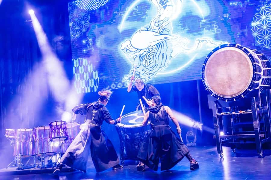 OSAKA NIGHT FUSION Japanese Taiko Kabuki Samurai Dance Show - What Happens on Stage: Taiko, Kabuki, Samurai, and Dance Music Together