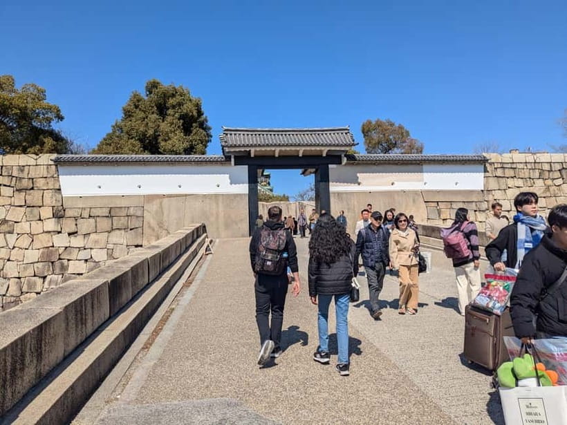 Osaka: Osaka Castle Guided Tour with Local Guide - Hidden local stories in Kansai style (and a modern twist)