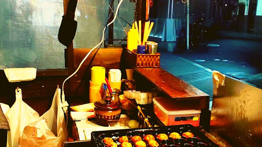 Osaka: Shinsekai Food Tour with 13-15 Dishes at 5 Eateries - A classic restaurant break: nikudofu, beef and tofu stew, mochi, and a drink