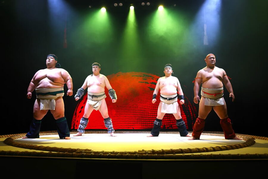 Osaka: Sumo Stage Show with Bento or Snack + Fight & Photo - The end of the show: meeting the wrestlers and getting your photo