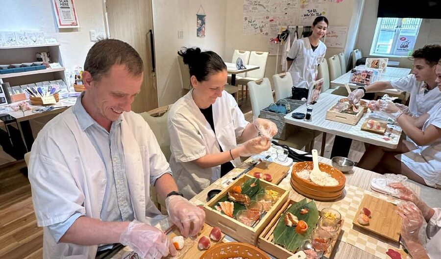 Osaka: Sushi Making in Spacious Studio (SAME-DAY OK!) - Certificate and souvenir: the small keepsakes that make it feel complete
