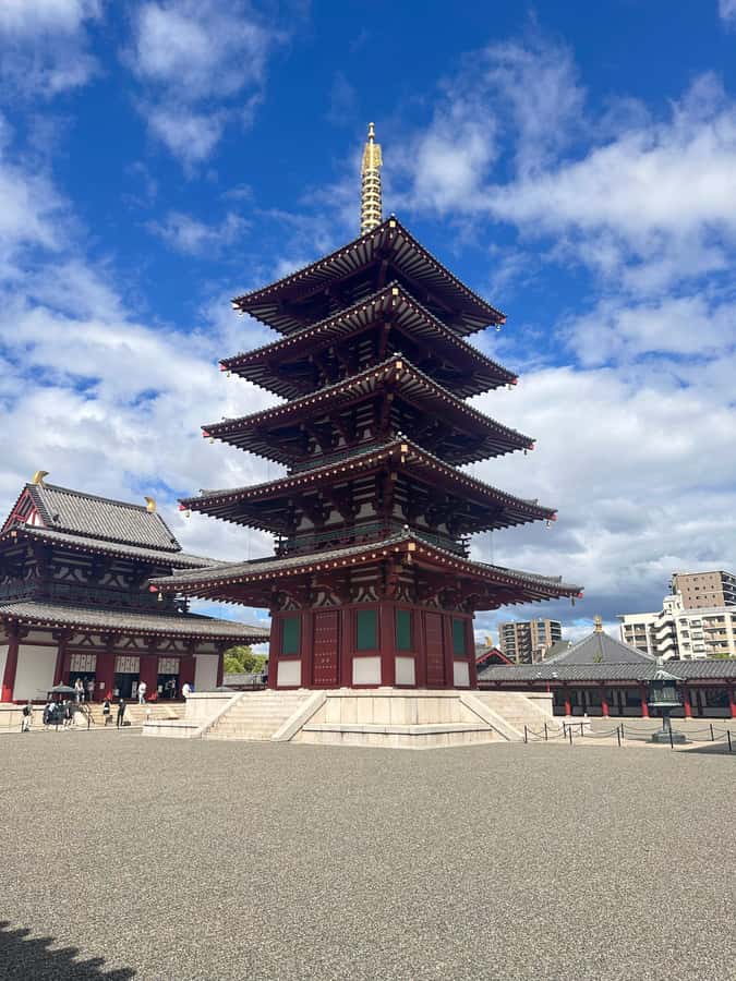 Osaka: Visit the must-see places. - Shitennoji Temple, Japan’s oldest Buddhist temple, founded in 593