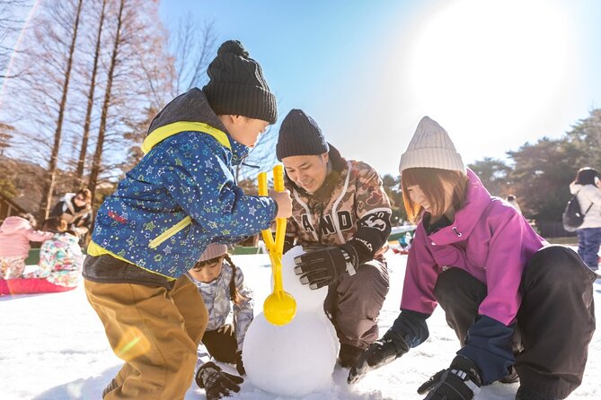 Play with Snow Crab Buffet Lunch and Strawberry Picking Bus Tour - A Winter Day Plan From Osaka: Snow, Crab, Strawberries, and Shopping