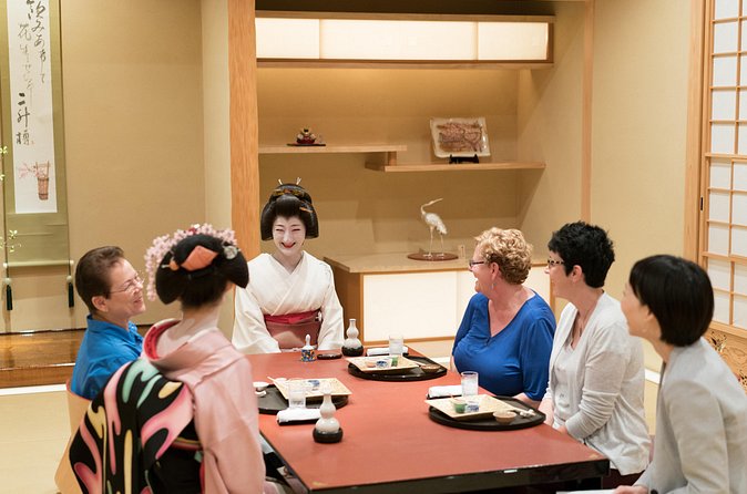 Private Dinner with Maiko and Geiko in Kyoto - Boundaries, cameras, and how to be the kind of guest the night deserves