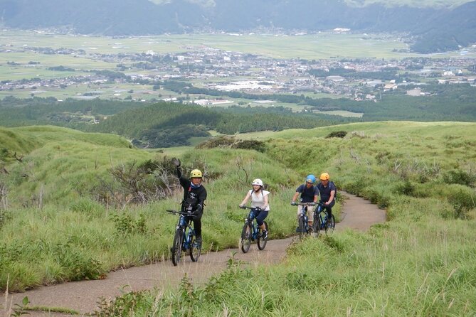 Private E-MTB guided cycling around Mt. Aso volcano & grasslands - The stop flow, and what each part is really for