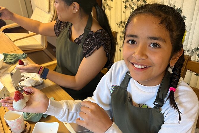 Private Mochi Sweets Making class near Shibuya area - Sakura’s teaching style: why the home setting changes everything