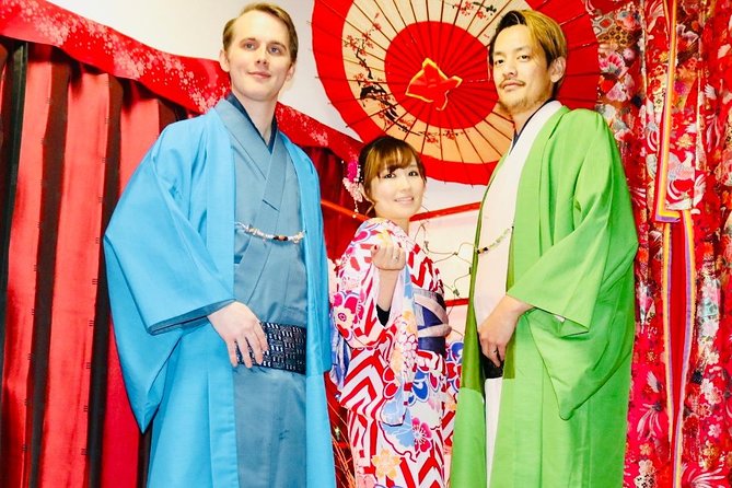 Ride a rickshaw wearing a kimono in Asakusa! Enjoy authentic traditional culture! - Group size, pacing, and English support you should expect