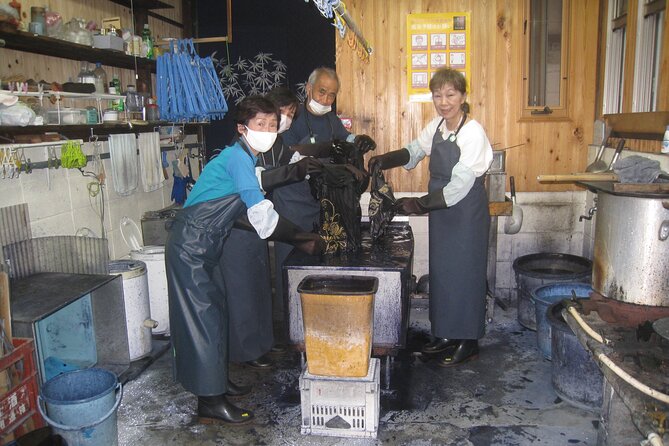 Roketsu dyeing experience: M course Roketsu Dyeing Experience - Studio Vibe and Instruction: Kind, Patient, and Hands-On