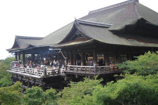 Sagano Romantic Train & Arashiyama, Kiyomizudera, Fushimi Inari Taisha Day Tour - Sagano Romantic Train Between Arashiyama and Kameoka: The Scenic Reset