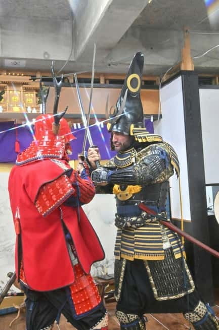 Samurai Armor & Sword experience with phot near Osaka Castle - How samurai walked with the sword belt, and why it matters