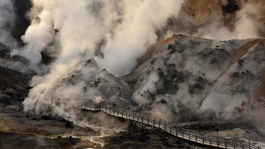 Sapporo: Hokkaido, Noboribetsu and Lake Toya Day Tour - Noboribetsu Hell Valley: where steam and sulfur set the mood