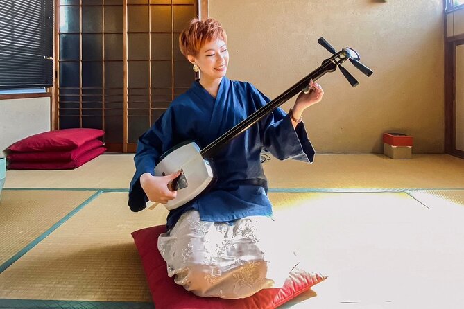 Shamisen Experience in Kyoto 【Private】 - English instruction that keeps beginners from getting lost