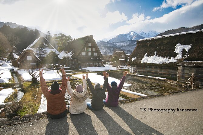 Takayama and Shirakawago/Photoshoot by professional photographer - A private photo tour that removes the stress from camera duty