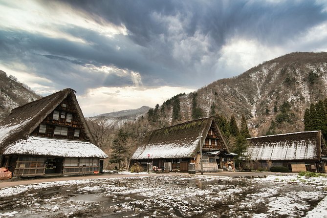 Takayama and Shirakawago/Photoshoot by professional photographer - Takayama Jinya: the day begins with a fitting Edo-era focus