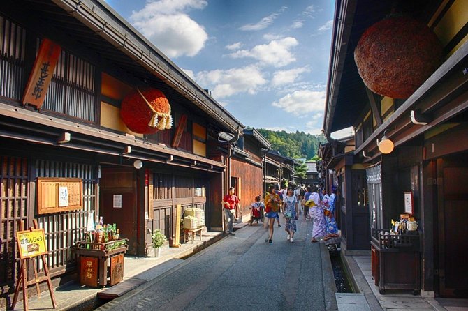 Takayama Half-Day Private Tour with Government Licensed Guide - A Private, 4-Hour Walk Through Takayama’s Top Old-Town Scenes