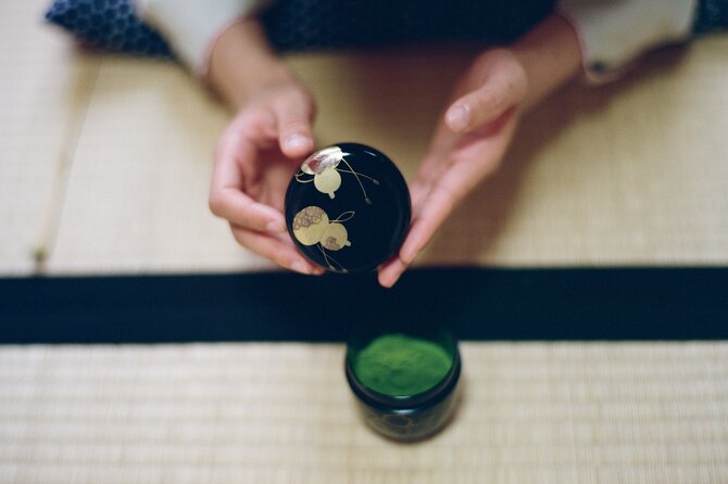 Tea ceremony by the tea master in Kyoto SHIUN AN - Utensils, socks, and the hands-on matcha moment