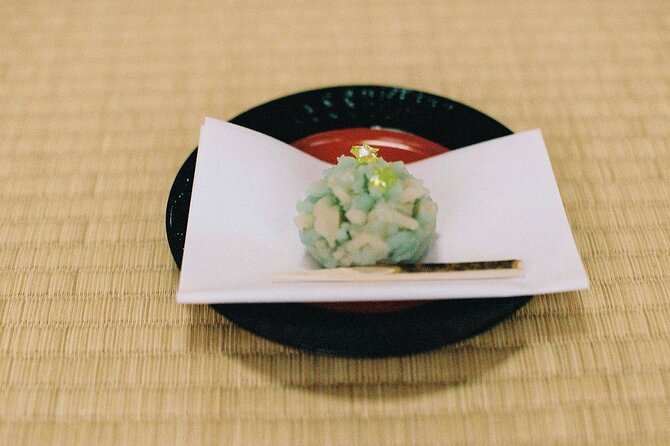 Tea ceremony by the tea master in Kyoto SHIUN AN - The tea room details you are actually taught to notice