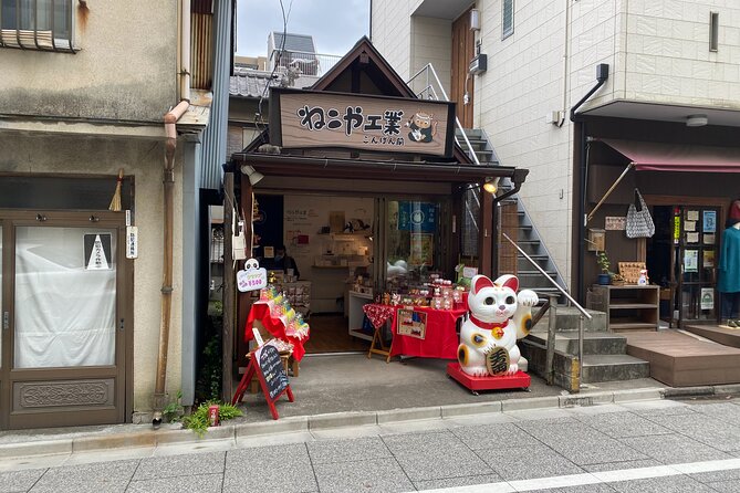 The Old Quarter of Tokyo - Yanaka Walking Tour - Enju-ji Temple: the god of strong legs and foot-problem wishes