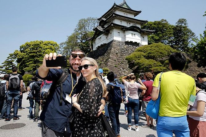 Tokyo 6hr Private Tour with Government-Licensed Guide - Shinjuku Gyoen National Garden: A Calm Pause in a City of Motion