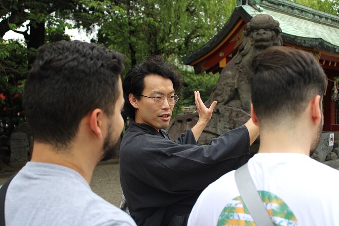 Tokyo: Asakusa Walking Tour with Japanese Comedian - Kaminarimon: photo stop, but also the meaning behind the gate