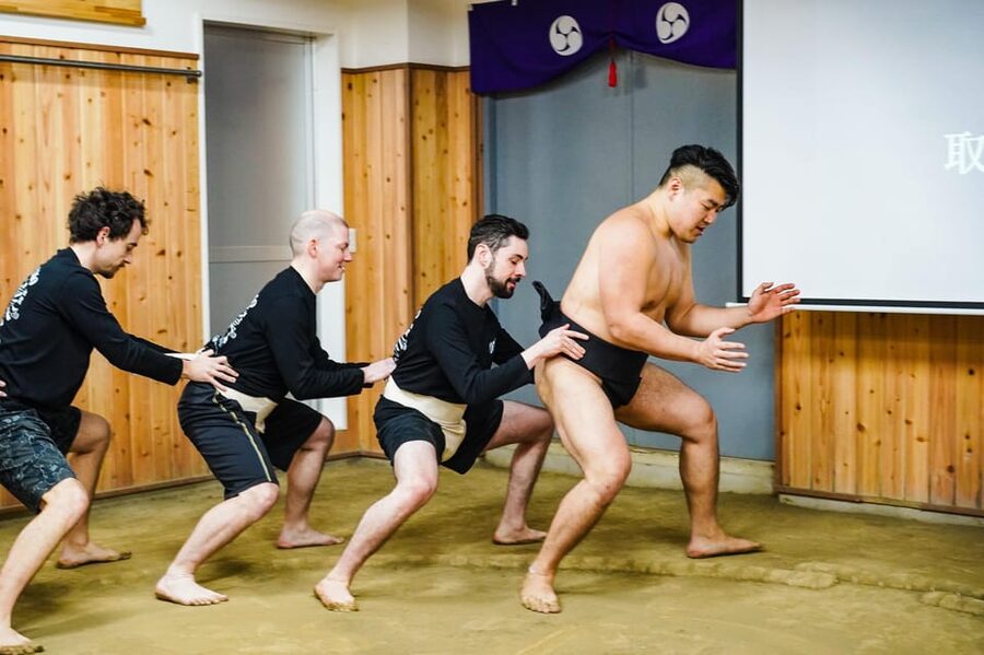Tokyo: Authentic Sumo Wrestling Experience with Lunch - Meeting at Shin-Kawasaki: find the sign, get your bearings fast