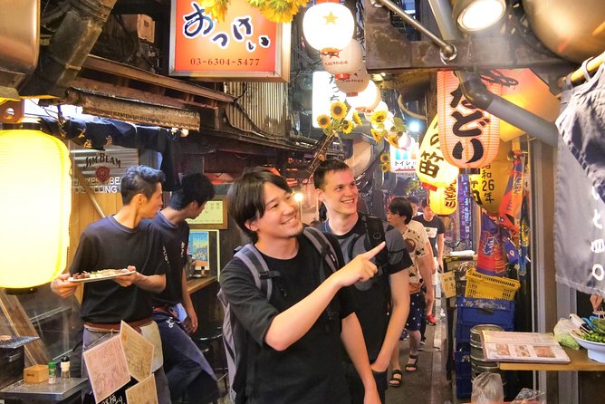 Tokyo Bar Hopping Tour in Shinjuku (All-You-Can-Drink + Dinner) - Small Group Size, Guide Support, and Getting Photos