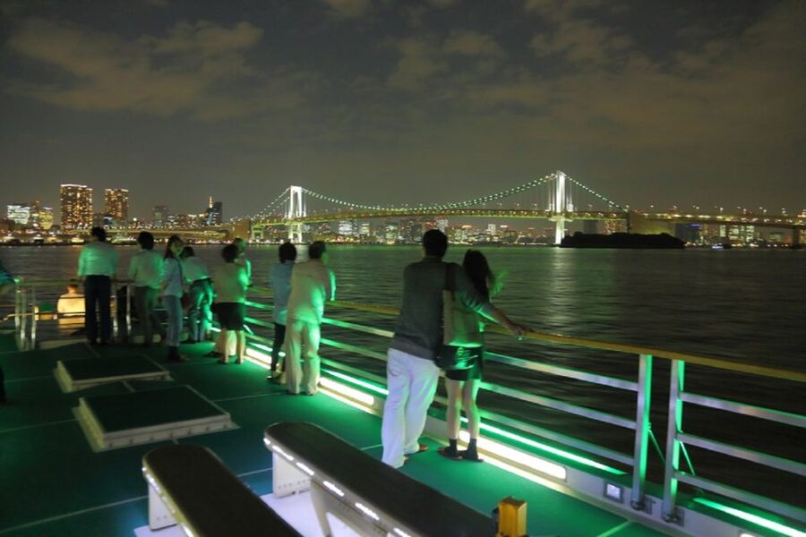Tokyo Bay: Traditional Japanese Yakatabune Dinner Cruise - Tokyo Bay on a Yakatabune: What this experience really feels like
