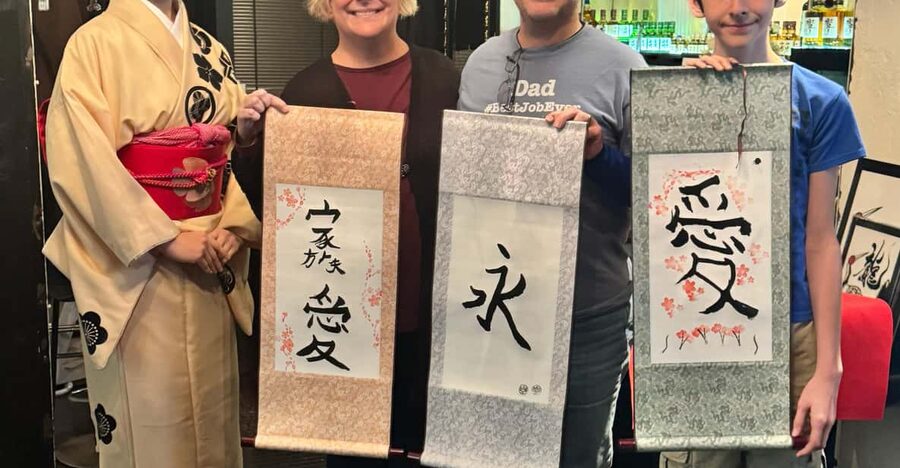 Tokyo: Calligraphy on Kanji Fan & Scroll with Drink - Basic brush strokes and what the instructor is really teaching