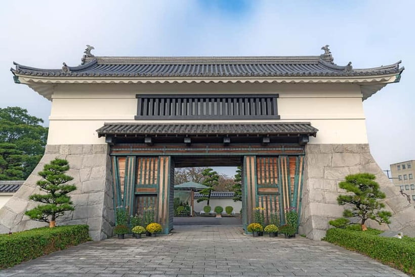 Tokyo: Edo Castle & East Garden of the Imperial Palace Tour - Guided walking route: what you’ll look for along the way
