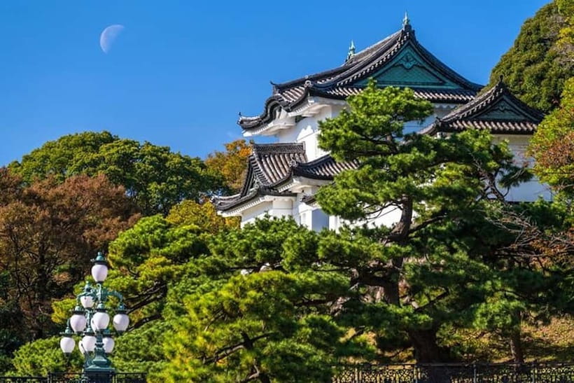 Tokyo: Edo Castle & East Garden of the Imperial Palace Tour - Where you start: Wadakura Fountain Park and the guide sign