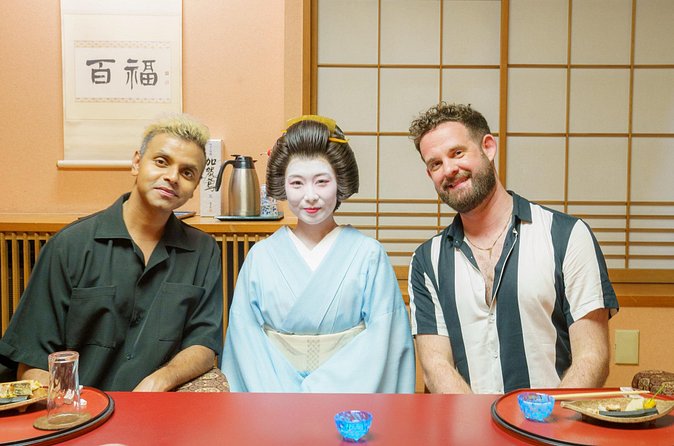 Tokyo: Exclusive Geisha Dinner Experience - The photo with your geisha: how to make it feel respectful
