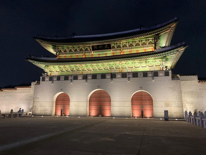 Tokyo Full Day Tour with a Local Expert Guide - Imperial Palace area: more than a wall and a gate