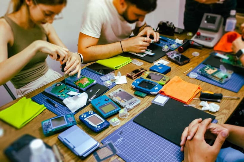 Tokyo: Gameboy Mod Workshop at Akihabara - The Start: History of Handheld Nintendo Consoles and a Tech Demo That Gets You Up to Speed