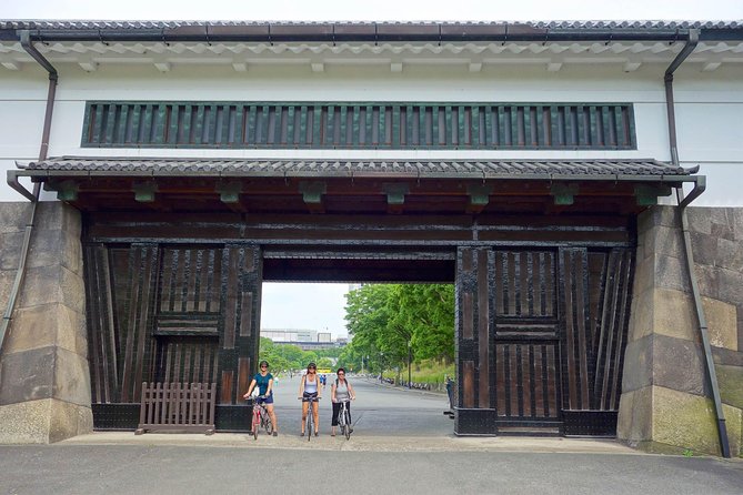 Tokyo Guided Small-Group Biking Tour - Omotesando, Roppongi Hills Area, and Aoyama Cemetery
