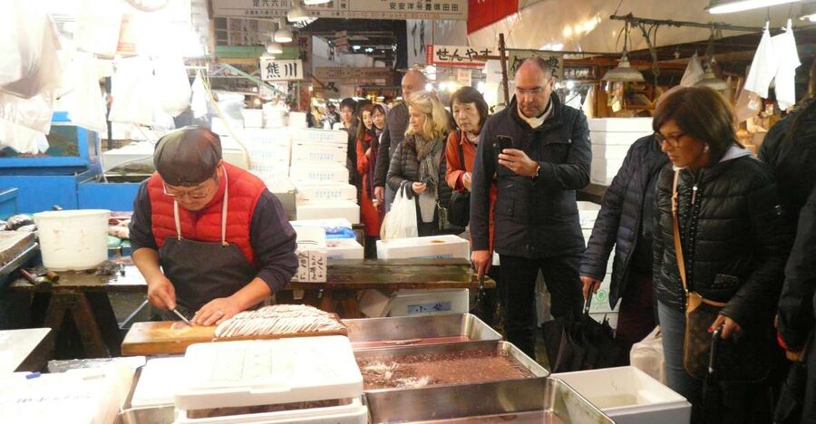 Tokyo: Guided Walking Tour of Tsukiji Market with Breakfast - Key things you will notice on this Tsukiji breakfast tour