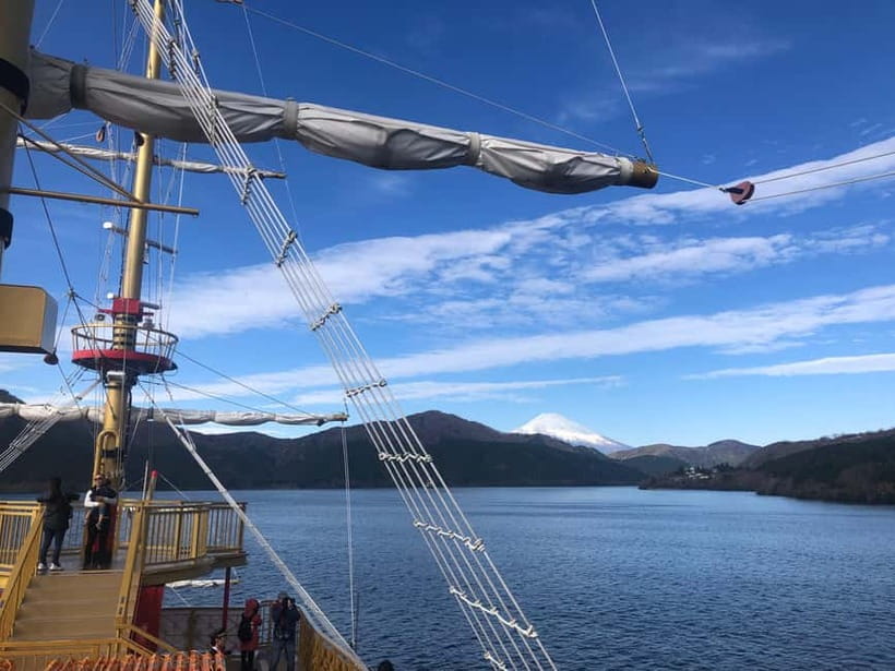 Tokyo: Hakone Fuji Day Tour w/ Cruise, Cable Car, Volcano - Leaving Shinjuku for Hakone, the Day Trip Pace That Works
