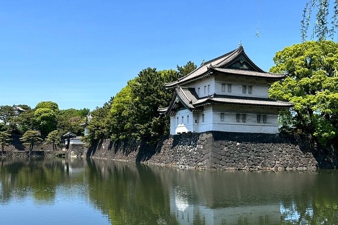Tokyo: Imperial Palace and Shogun Historical Walking Tour - Reading the Samurai to Shogun Story in Edo Castle Ruins