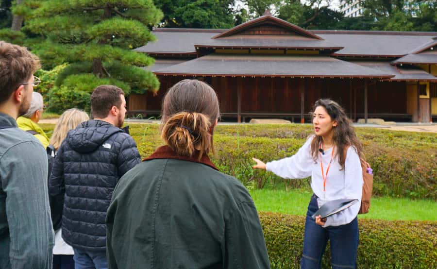 Tokyo: Imperial Palace Japanese History Walking Tour - Key highlights you should care about