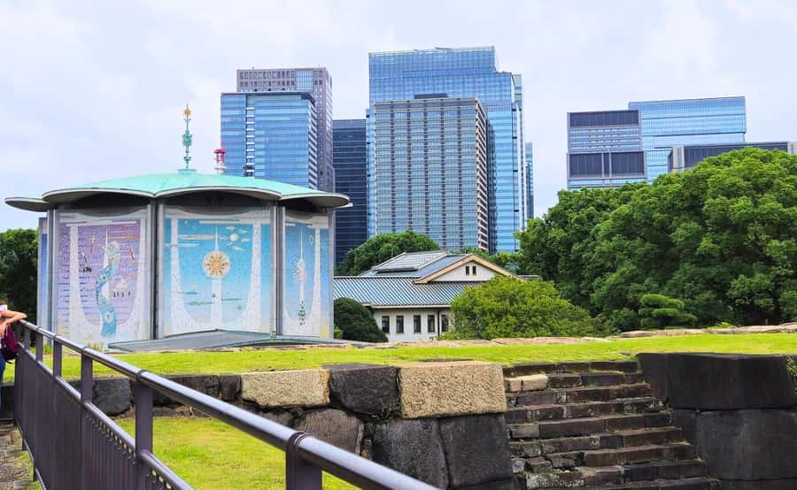 Tokyo: Imperial Palace Japanese History Walking Tour - Why the Imperial Palace Grounds Feel Like a Time Machine