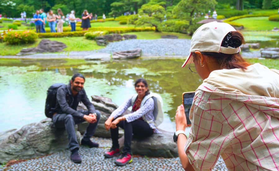 Tokyo: Imperial Palace Japanese History Walking Tour - Guides You Might Meet, and What You’ll Likely Feel During the Walk
