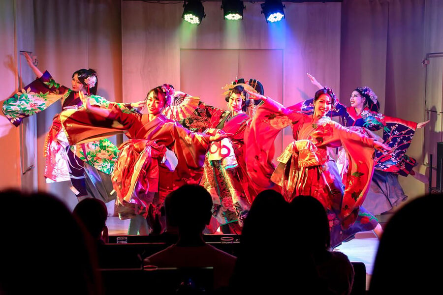 Tokyo: Japanese Dance Cabaret Theater Asakusa-Kaguwa Ticket - Timing rules: doors, show start, and the voucher clock