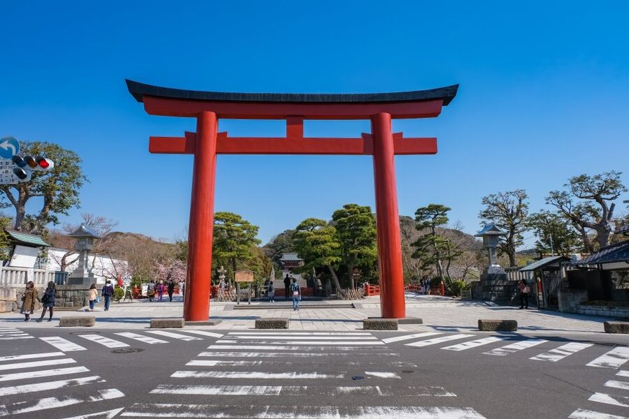 Tokyo: Kamakura & Enoshima Day Trip including Temple Tickets - Enoshima Sea Candle, Shrine, and Caves: How to Choose With Limited Time