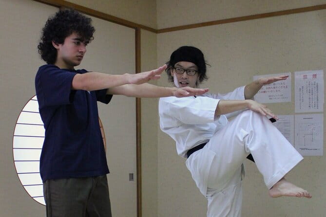 Tokyo: Karate Experience with Former All-Japan Champion - Starting with the bow and belly breathing (yes, it is part of the workout)