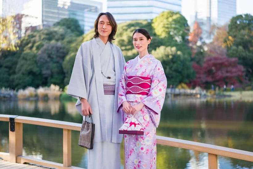 Tokyo: Kimono Rental inside Shinjuku Gyoen National Garden - Souvenirs at the Same Shop: Turn Dressing Time into a Shopping Win