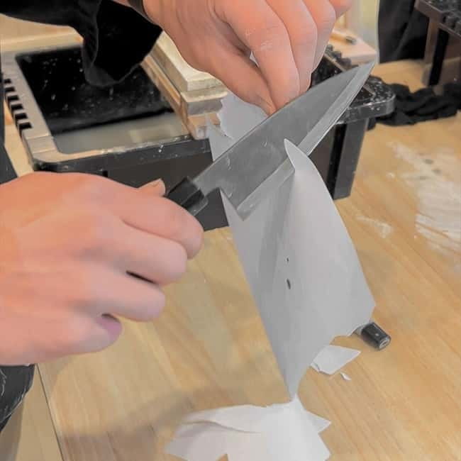 Tokyo: Knife Making Workshop (Sharpening, Engraving) - Sharpening the Blade: A Hands-On, Concentrated Skill