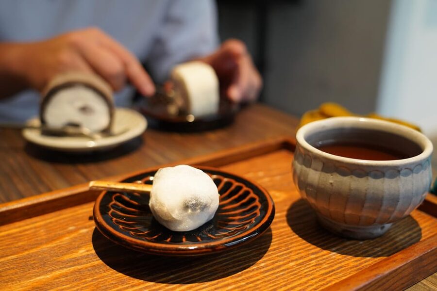Tokyo: Local Foodie Adventure near Roppongi - Shopping for gifts in Azabujuban’s small stores