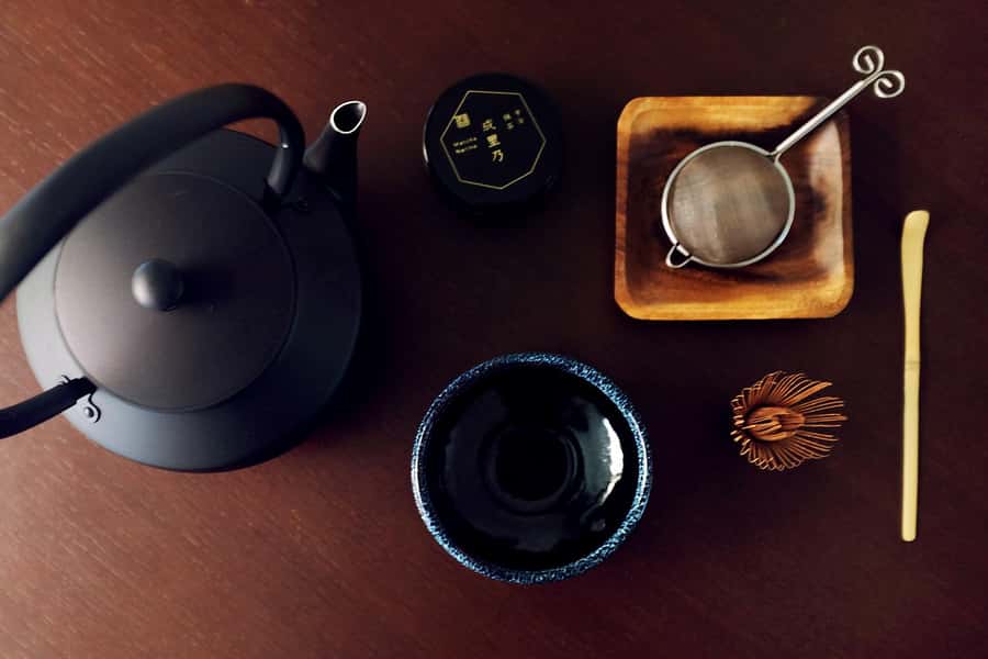 Tokyo: Matcha and Kimono Experience - Dressing in an easy-to-wear kimono that still looks right