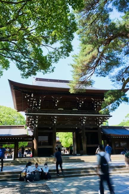 Tokyo: Meiji Shrine Walking Tour - Shinto & Imperial System - Stop-by-stop: Ichino Torii, wine barrels, and the seichu edge rule