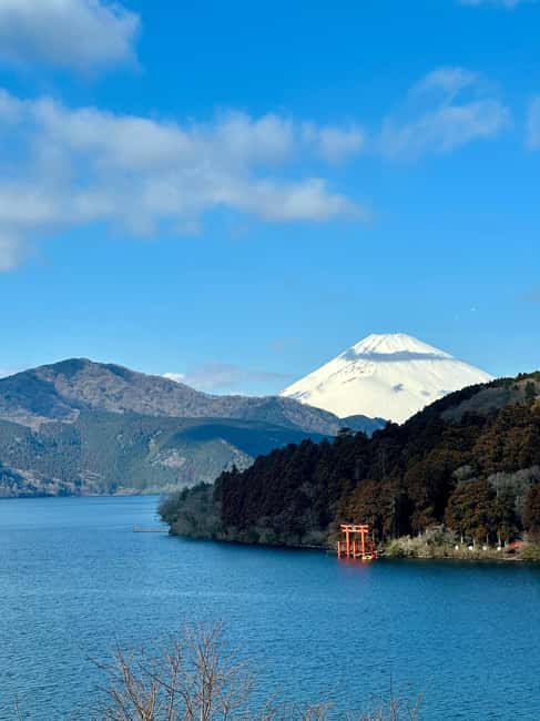 Tokyo: Mt. Fuji & Lake Kawaguchi Private Tour with Transfer - Chureito Pagoda in Fujiyoshida: The Classic Photo Moment